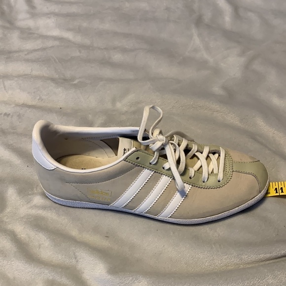 Adidas originals gazelles blue bottoms cream beige white soles size US women 8.5 - Picture 9 of 10